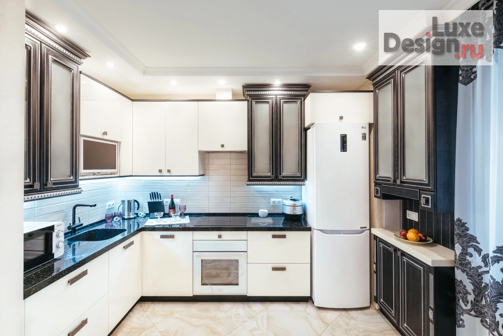 Дизайн интерьера двухкомнатной квартиры "Чёрно-белая кухня " (фото 1)